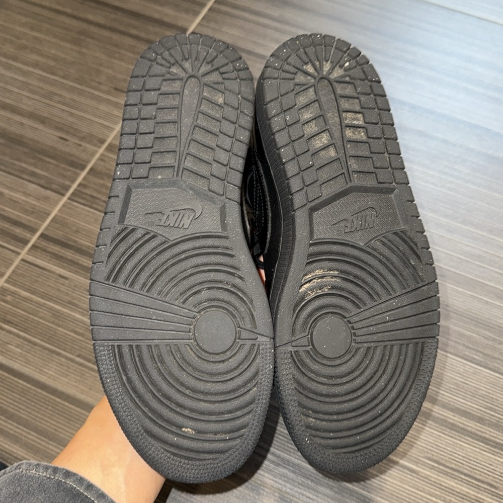 Jordan 1 Mid Patent - Picture 7 of 11